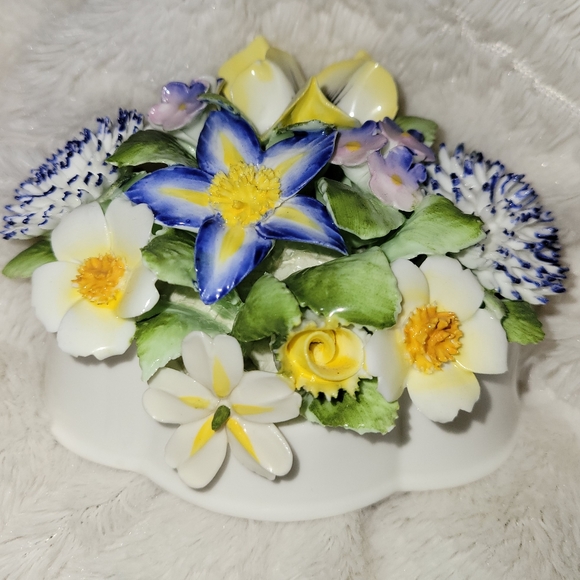 Royal Doulton Accents Royal Doulton Bone China Flowers Vase Bouquet